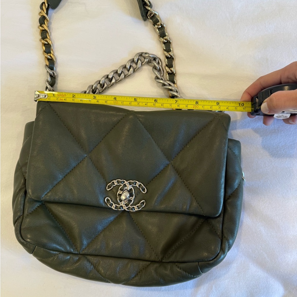 CHANEL Green Quilted Shoulder Bag with Chain Strap